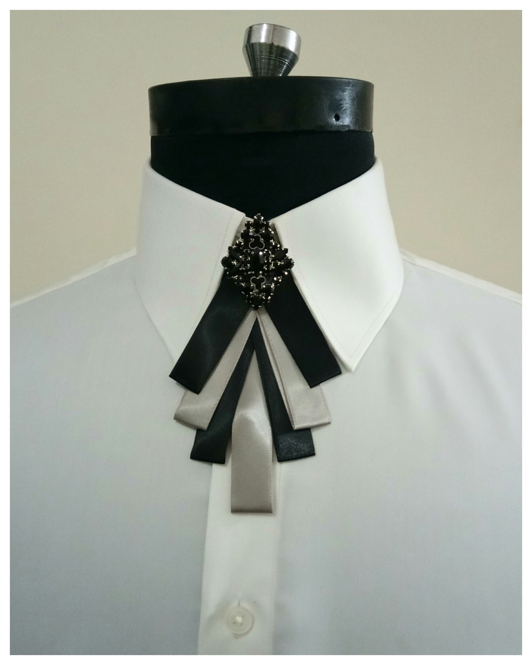 Elegant Grey and Black Stone TieBow