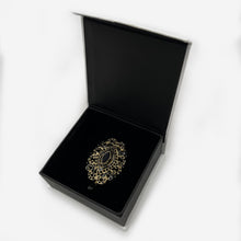 Load image into Gallery viewer, Antique Gold Broach
